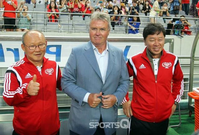 Báo Hàn Quốc ví HLV Park Hang Seo là “phù thủy Hiddink Việt Nam”