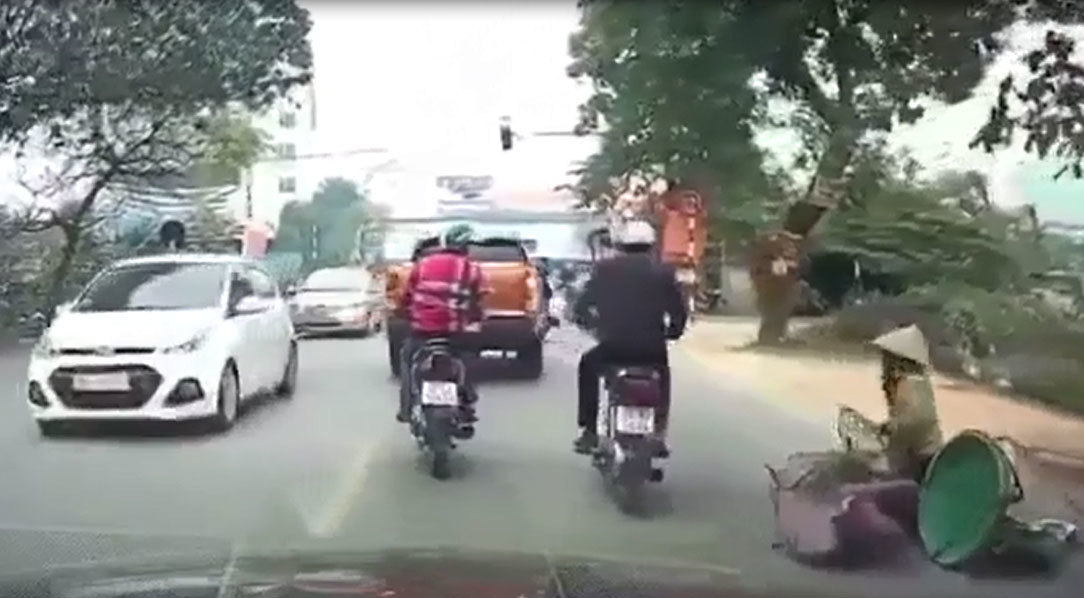 Bỏ mặc nạn nhân sau va chạm giao thông - Hành vi đáng bị lên án