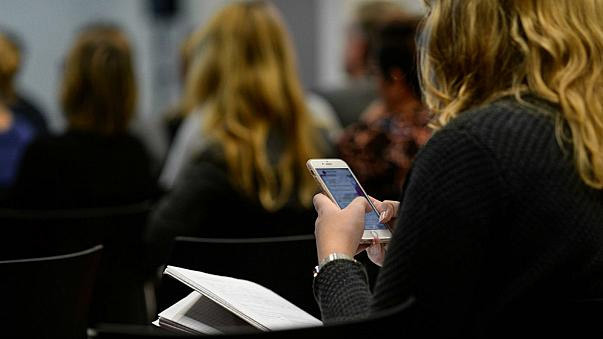 Đan Mạch khởi tố 1.000 người chia sẻ clip sex qua Facebook