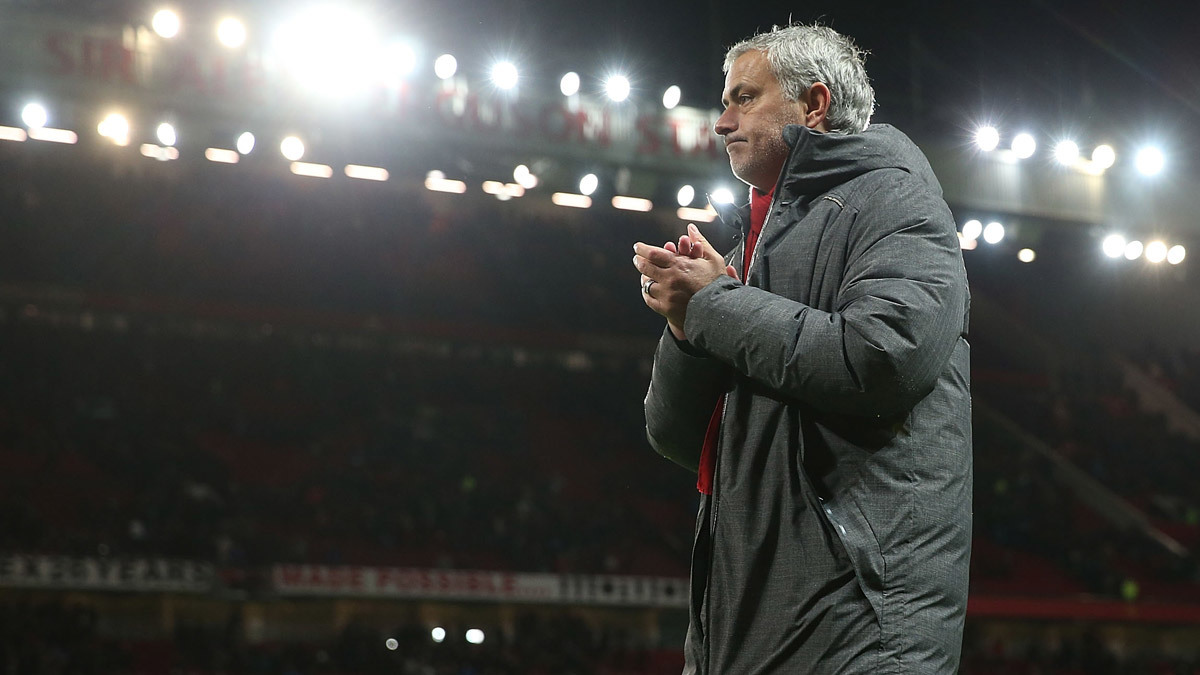 MU hãy trảm Mourinho, Conte cùng Hazard 