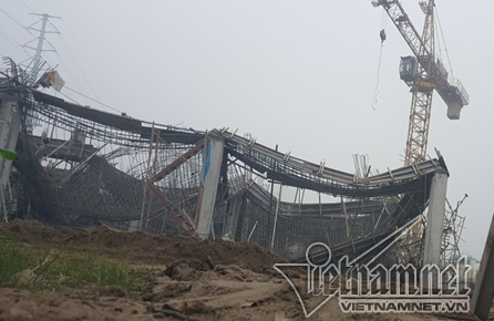 Hà Nội: Sập giàn giáo 3 người chết