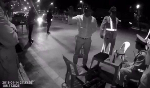 Xin tha vi phạm bất thành, lớn tiếng 'đe' CSGT