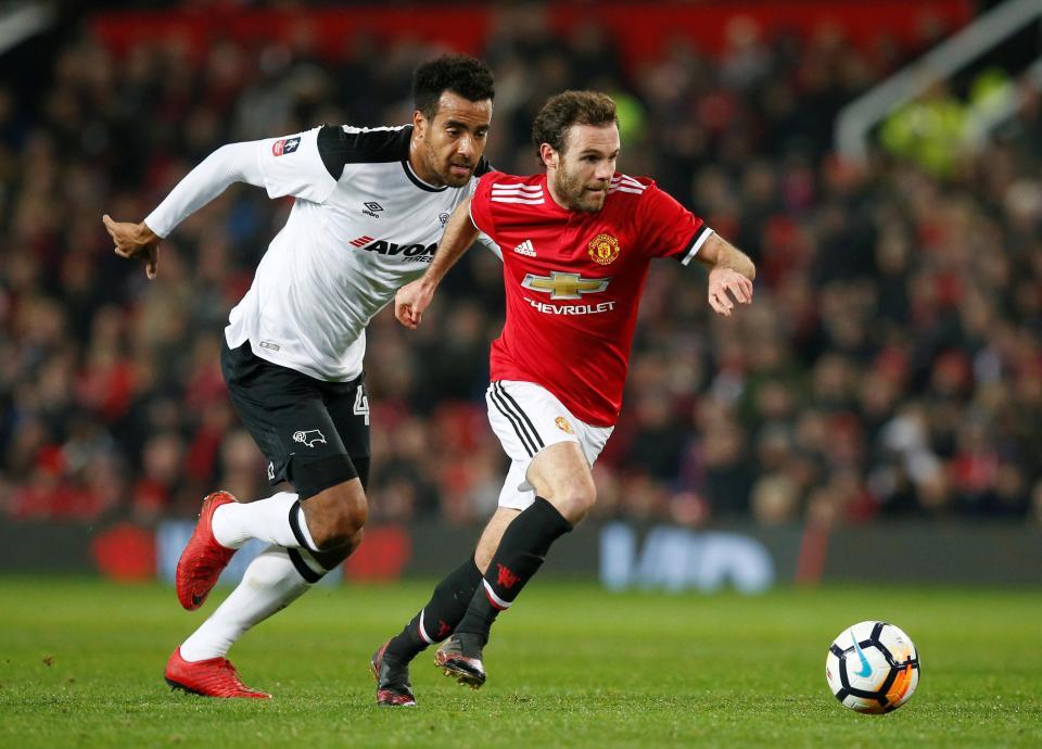 Chần chừ gia hạn, MU mất trắng Juan Mata