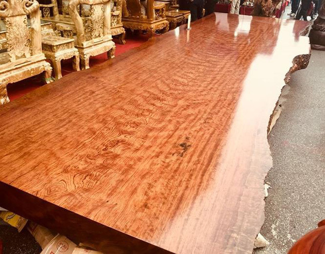Sập gỗ nu cẩm lai giá 3 tỷ đồng ở Hà Nội