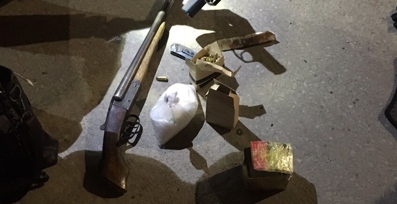 9x Nghệ An đi ô tô mang đầy súng đạn bị bắt ở Hạ Long