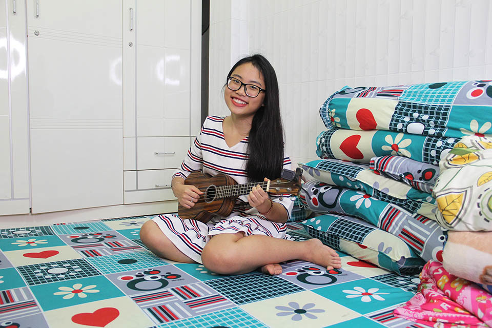 Nhà nhỏ được cơi nới, chứa hơn 1.000 bộ áo dài của Phương Mỹ Chi ở Sài Gòn