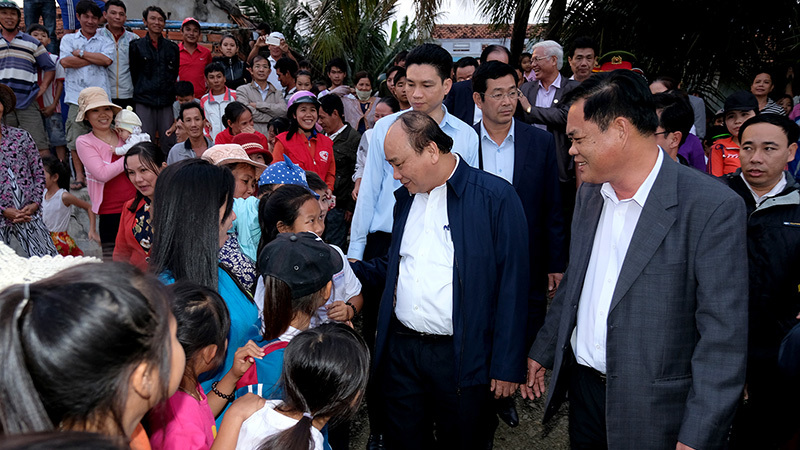 Thủ tướng tặng quà Tết cho bà con nghèo vùng bị thiên tai tỉnh Phú Yên