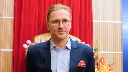 Dữ liệu quý như dầu, con người sẽ nổi dậy chống lại robot