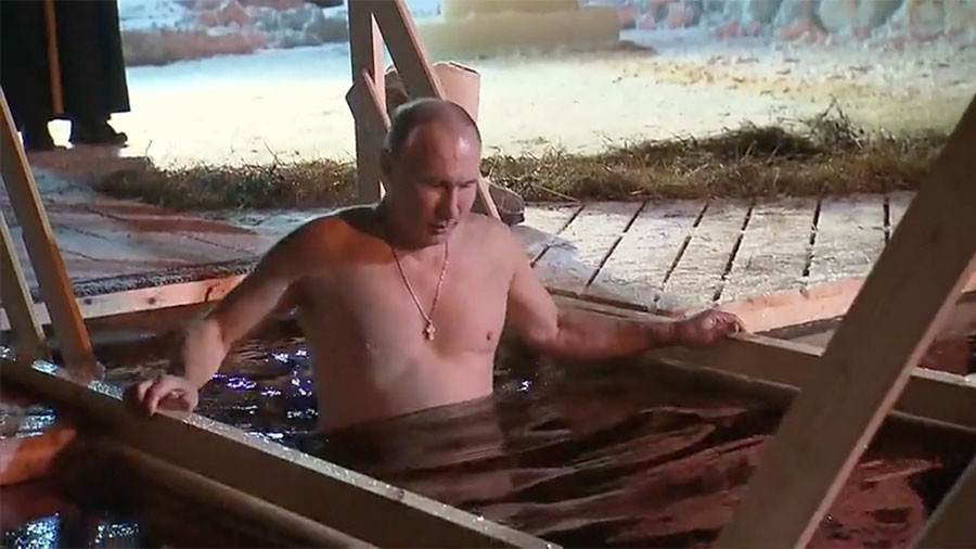 Xem ông Putin cởi trần, tắm trong hồ băng