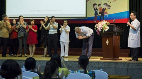 Chàng trai Tây bị ung thư và bức thư đặc biệt tri ân Việt Nam