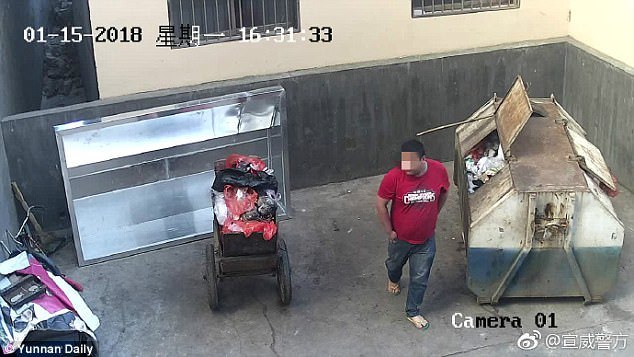 Bé sơ sinh bị bố vứt vào thùng rác