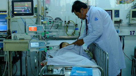 Tin mới thiếu nữ nguy kịch nghi do uống trà sữa