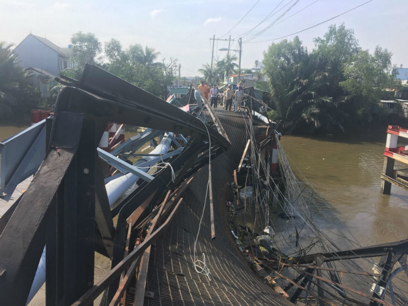 Vụ sập cầu ở Sài Gòn: Có 30 cầu yếu 'chờ sập' trên toàn TP