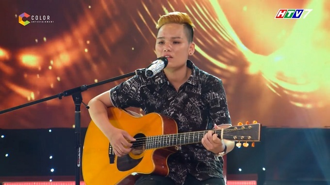 Cô gái hát Mẹ tôi