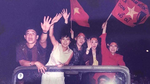 Đua xe ăn mừng chiến thắng, ca sĩ Phương Thanh từng bị công an bắt