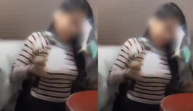 Bị mẹ người yêu đòi lại iPhone X, cô gái dùng búa đập nát bét