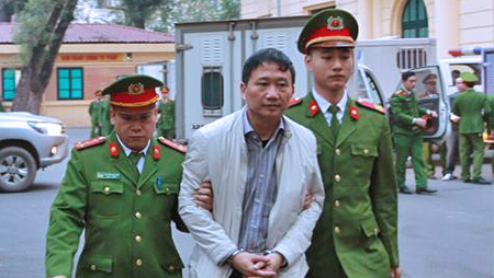 Hình ảnh Trịnh Xuân Thanh và đồng phạm tới tòa nghe tuyên án