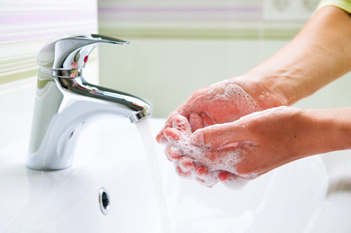 Cách chăm sóc da tay mềm mịn như em bé