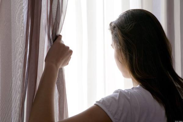 Quý bà suýt mất nghiệp vì say tình 'phi công trẻ'