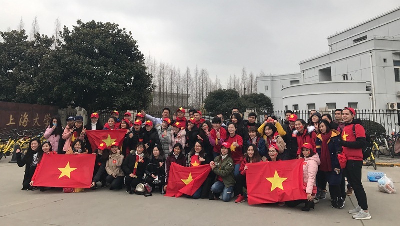 CĐV đổ bộ Thường Châu tiếp lửa thầy trò HLV Park Hang Seo