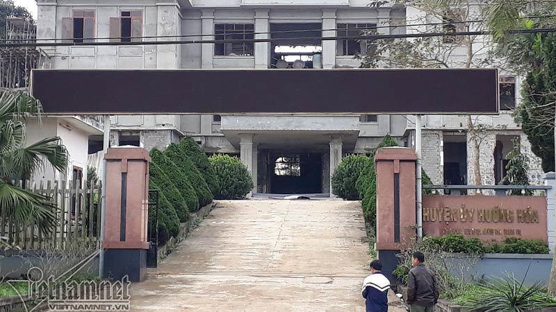 Hiệu trưởng bất ngờ 'lọt' quy trình lên sếp Phòng Nội vụ