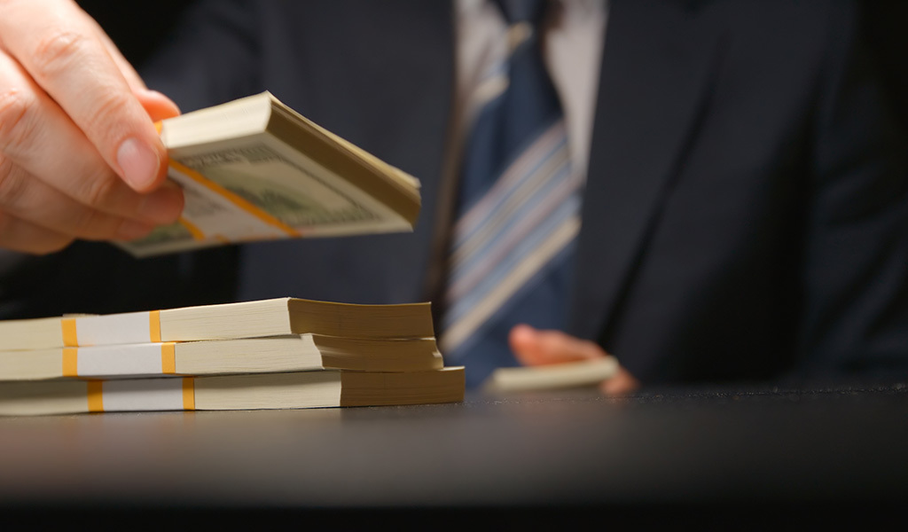 Chống tham nhũng mà tay ‘nhúng chàm’ thì chống sao nổi?