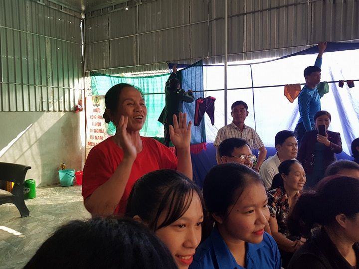 Mẹ Tiến Dũng xem trận đấu U23 VN - Qatar