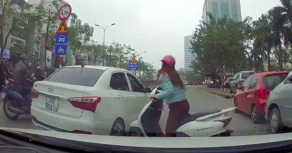 Từ chuyện “Ninja Lead” cố húc hông ô tô để sang đường, chuyên gia giao thông nói gì?