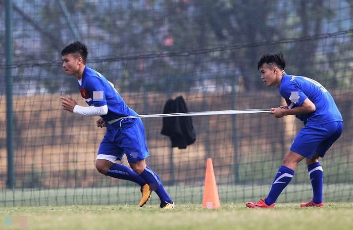 Rèn thể lực như U23 Việt Nam: Bí ẩn dây cao su và quả tạ đặc