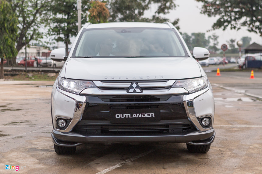 Ô tô Mitsubishi Outlander giảm 200 triệu, Isuzu giảm 114 triệu