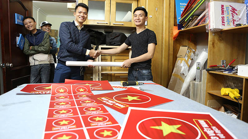 Ý tưởng độc lạ cổ vũ U23 Việt Nam khiến tài xế mê mẩn