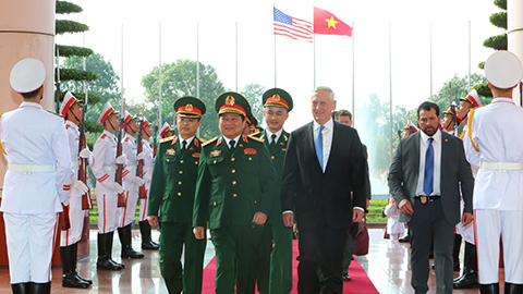 Đại tướng Ngô Xuân Lịch chủ trì lễ đón Bộ trưởng Quốc phòng Mỹ