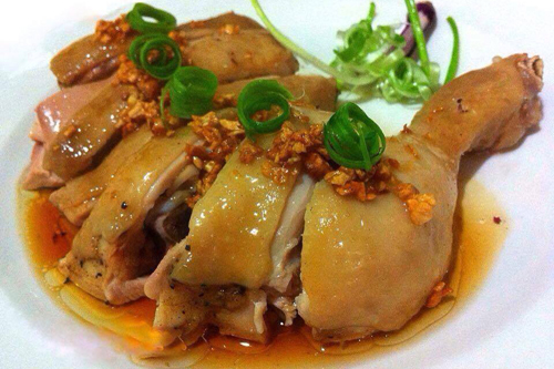 Cách làm món gà hấp ngũ vị thơm lừng góc bếp