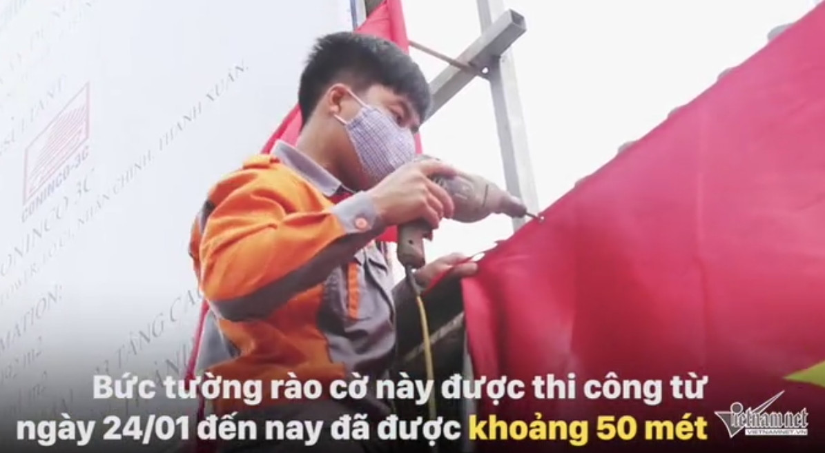 Bức tường cờ 'chờ' chiến thắng của đội tuyển U23 Việt Nam