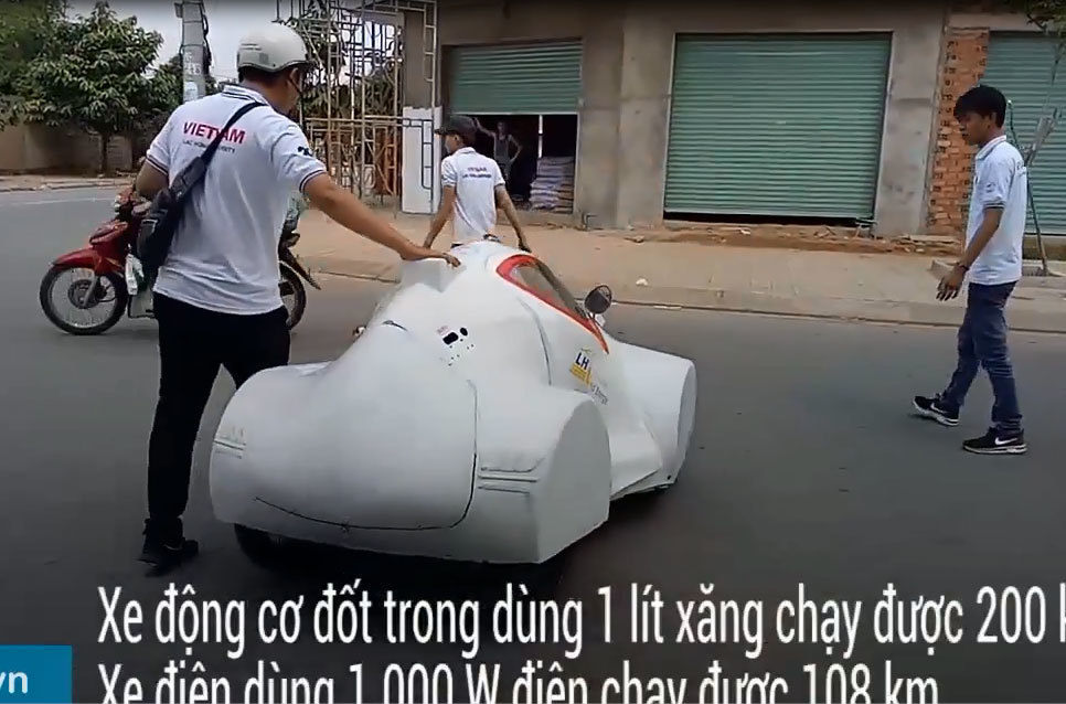 Sinh viên chế tạo xe 4 bánh chạy 200 km với một lít xăng
