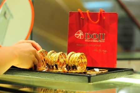 Giá vàng hôm nay 14/4: Mỹ khai hỏa, vàng vượt 37 triệu đồng