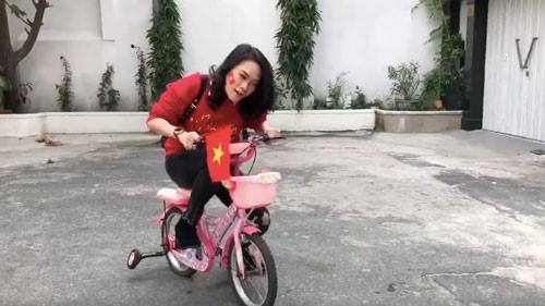 Mỹ Tâm chuẩn bị 'siêu xe' đi bão đêm nay sau trận U23 Việt Nam