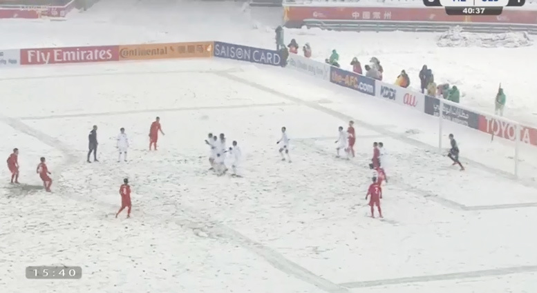 Quang Hải sút phạt tuyệt đẹp gỡ hòa 1-1 cho U23 Việt Nam