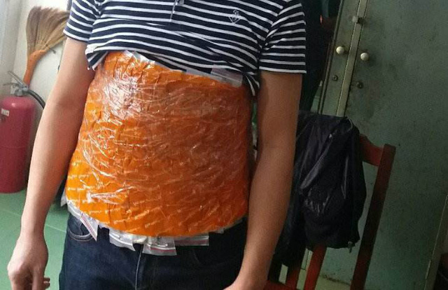 Ép vàng quanh người: ‘Độc chiêu’ của tay buôn lậu xuyên quốc gia