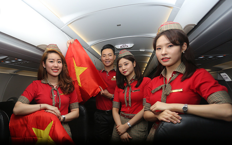 Dàn tiếp viên xinh đẹp Hàn Quốc đi đón thầy trò HLV Park Hang Seo