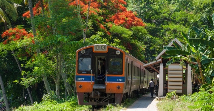 Tiếp viên đường sắt