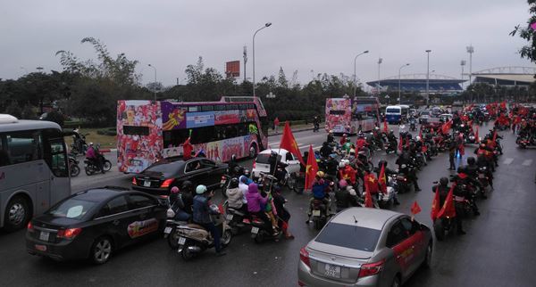 Đoàn xe đưa đón các tuyển thủ bắt đầu lăn bánh từ Mỹ Đình