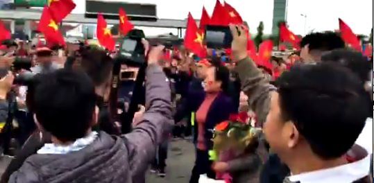 Clip người thân của tuyển thủ U23 Việt Nam ra đón