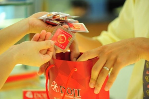 Giá vàng hôm nay 3/11, cuối tuần giá tăng, dân đầu cơ bất an