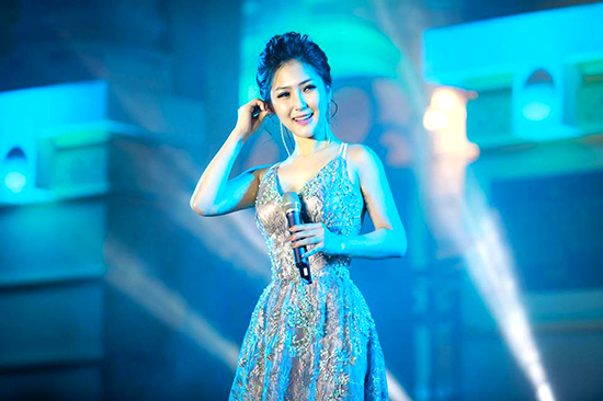 Hương Tràm chuẩn bị mổ vẫn ủng hộ nhiệt tình U23 Việt Nam