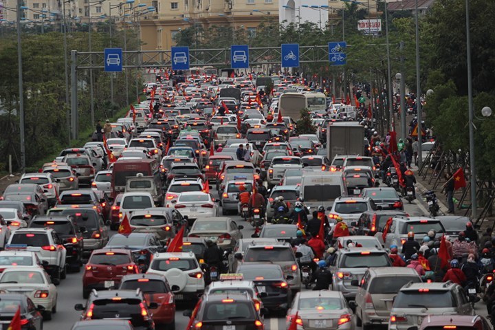 Tắc không lối thoát khắp dọc đường đón U23 Việt Nam