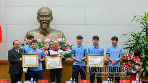 Thủ tướng trao tặng huân chương