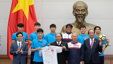 Thủ tướng trao huân chương Lao động hạng nhất cho U23 Việt Nam
