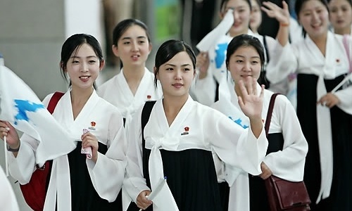 Thế giới 24h: Quyết định bất ngờ của ‘đội quân người đẹp’