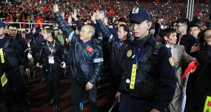 U23 Việt Nam vẫy chào người hâm mộ ở Mỹ Đình